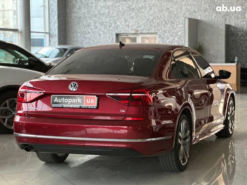 Volkswagen Passat 2018 красный - фото 11