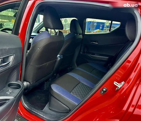 Toyota C-HR 2020 - фото 13