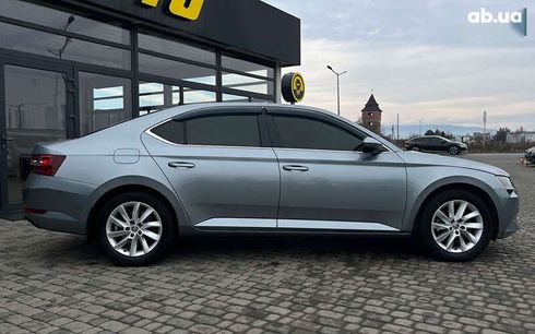 Skoda Superb 2018 - фото 8