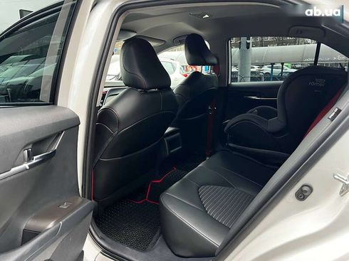 Toyota Camry 2021 - фото 17