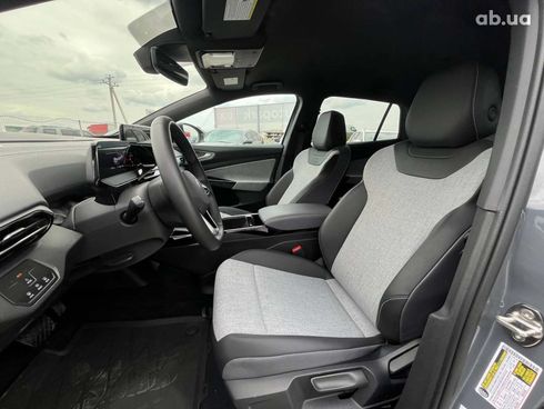 Volkswagen ID.4 2023 серый - фото 16