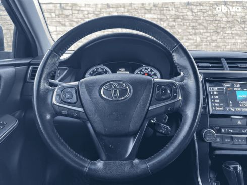 Toyota Camry 2016 серебристый - фото 9