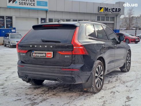 Volvo XC60 2023 черный - фото 8
