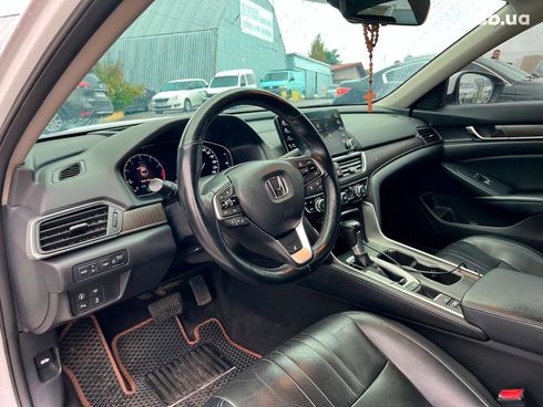 Honda Accord 2018 белый - фото 17