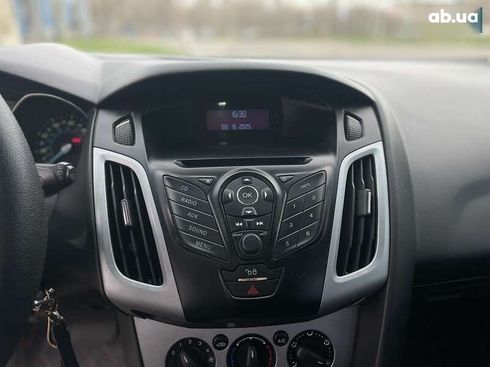 Ford Focus 2011 - фото 14