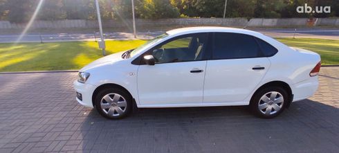 Volkswagen Polo 2016 белый - фото 4