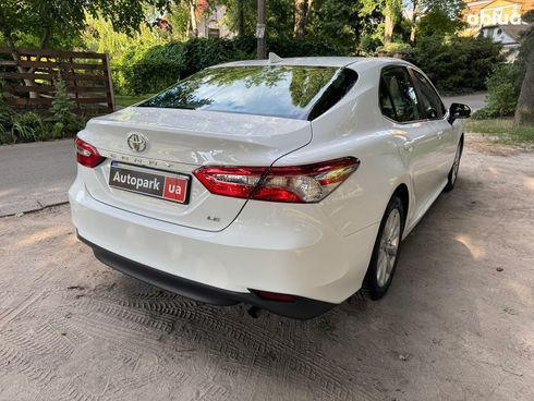 Toyota Camry 2020 белый - фото 6
