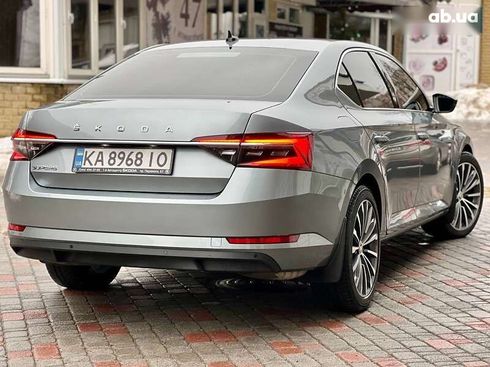 Skoda Superb 2021 - фото 13