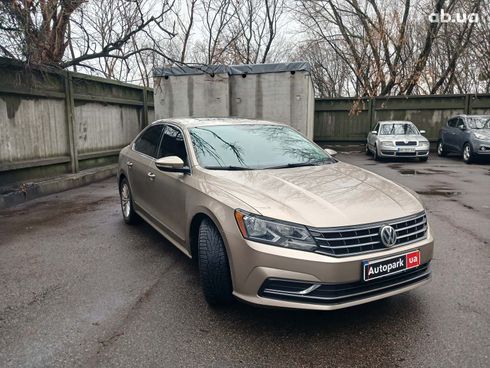 Volkswagen Passat 2015 бежевый - фото 3