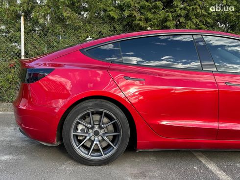 Tesla Model 3 2021 красный - фото 26