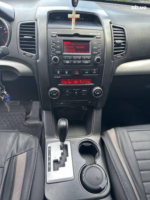 Kia Sorento 2012 серебристый - фото 11