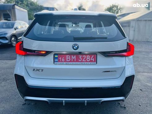 BMW iX1 2025 - фото 4