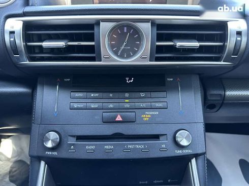 Lexus IS 2015 - фото 17