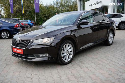 Skoda Superb 2018 - фото 6