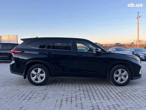 Toyota Highlander 2023 черный - фото 12