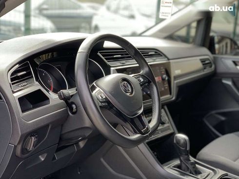 Volkswagen Touran 2020 - фото 24
