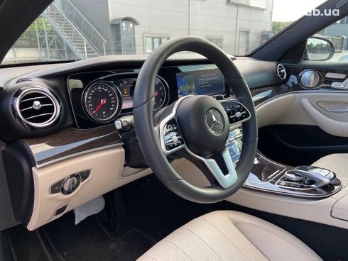 Mercedes-Benz E-Класс 2019 красный - фото 11