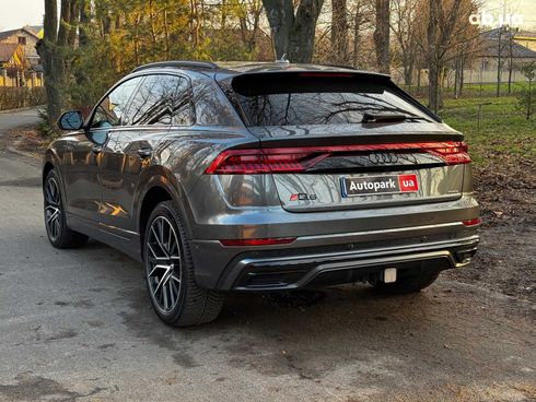 Audi Q8 2020 серый - фото 9