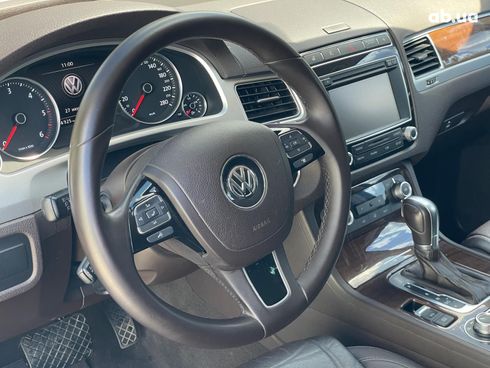 Volkswagen Touareg 2015 белый - фото 16