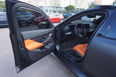 BMW M5 2025 - фото 20