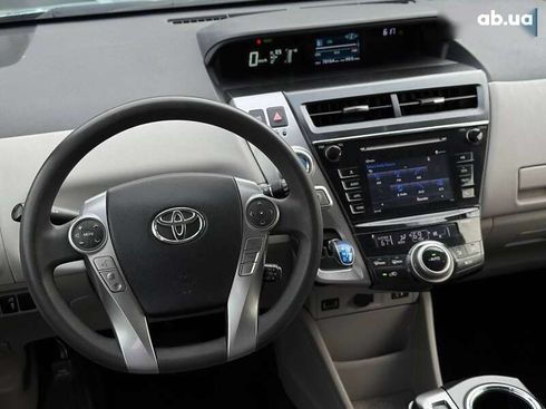 Toyota Prius V 2016 - фото 22