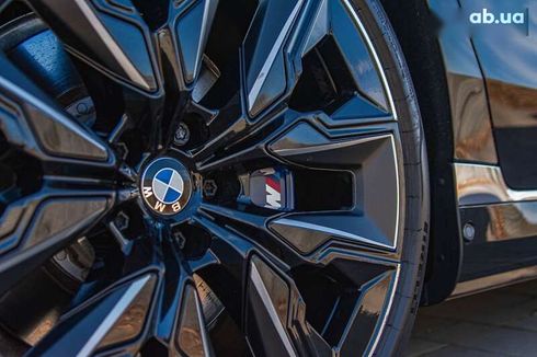 BMW i7 2022 - фото 20