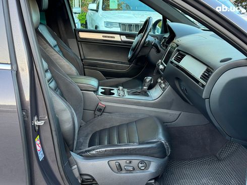 Volkswagen Touareg 2012 серый - фото 29