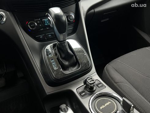 Ford Kuga 2015 белый - фото 18
