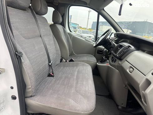 Renault Trafic 2009 белый - фото 21