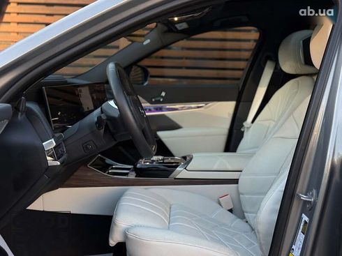 BMW i7 2023 - фото 19