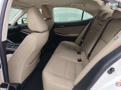 Lexus IS 2017 - фото 15