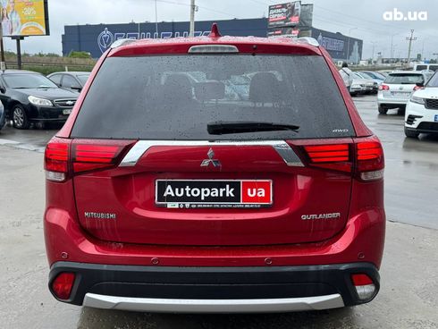 Mitsubishi Outlander 2018 красный - фото 38