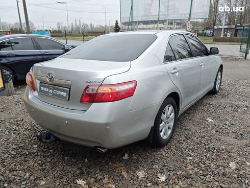 Toyota Camry 2006 серебристый - фото 8