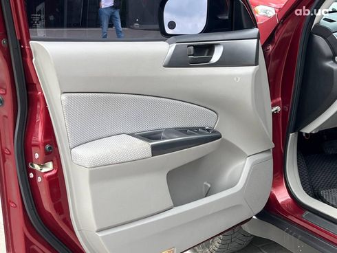 Subaru Forester 2012 красный - фото 12
