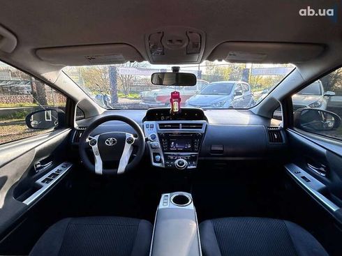 Toyota Prius V 2015 - фото 29
