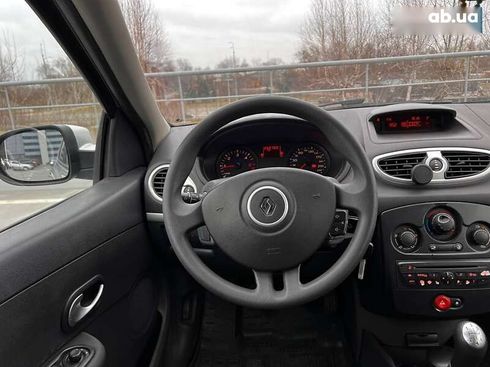 Renault Clio 2010 - фото 17