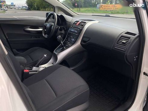 Toyota Auris 2011 - фото 18