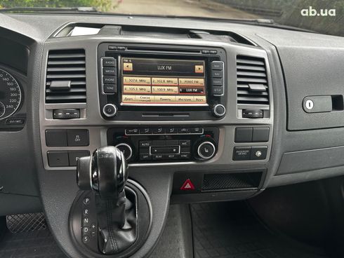 Volkswagen Caravelle 2015 серый - фото 12