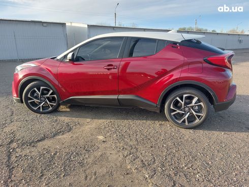 Toyota C-HR 2018 красный - фото 17