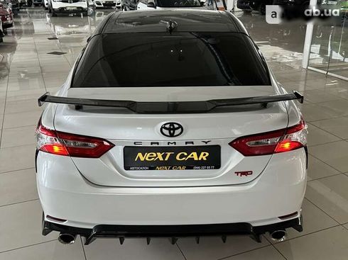Toyota Camry 2020 - фото 17