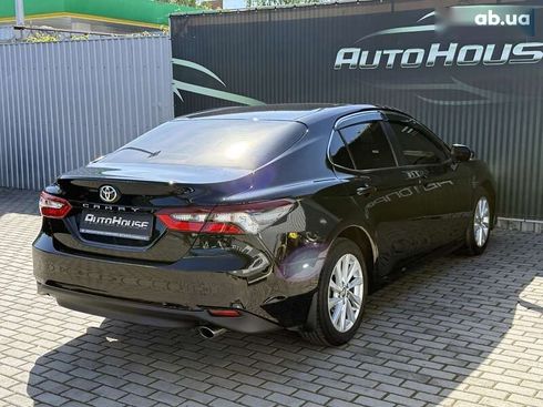 Toyota Camry 2021 - фото 17