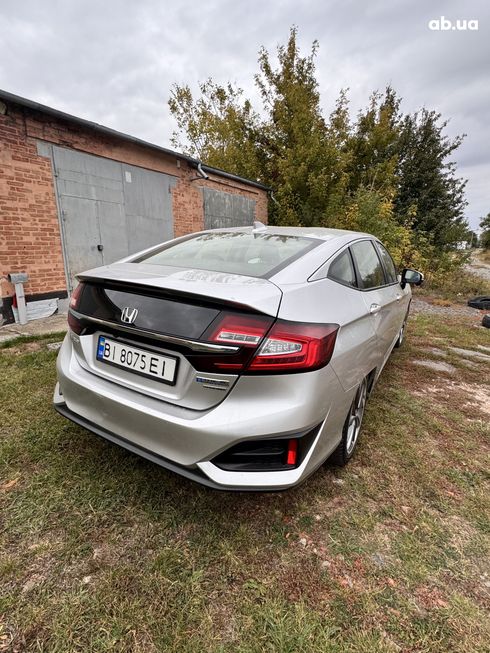 Honda Clarity Plug-In Hybrid 2017 серебристый - фото 5