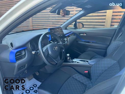 Toyota C-HR 2019 - фото 15