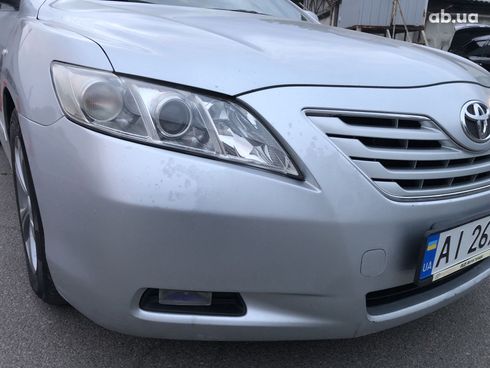 Toyota Camry 2008 серебристый - фото 4