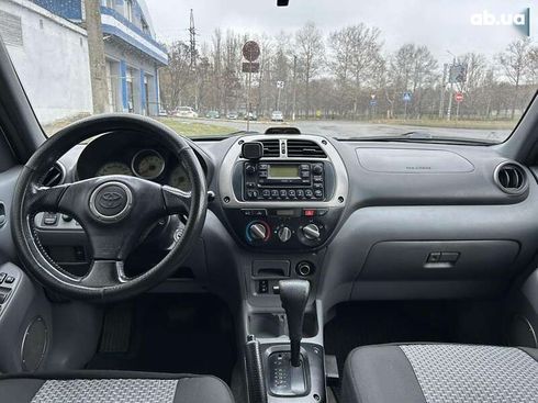 Toyota RAV4 2002 - фото 11