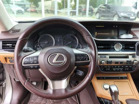 Lexus ES 2018 - фото 20