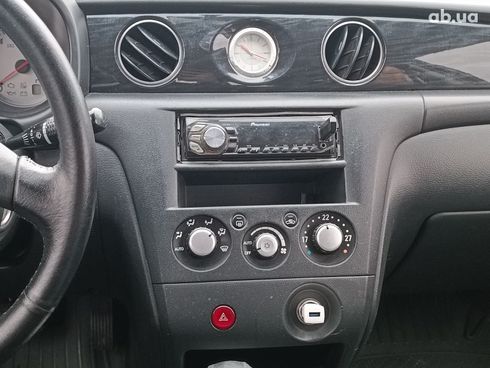 Mitsubishi Outlander 2003 красный - фото 46