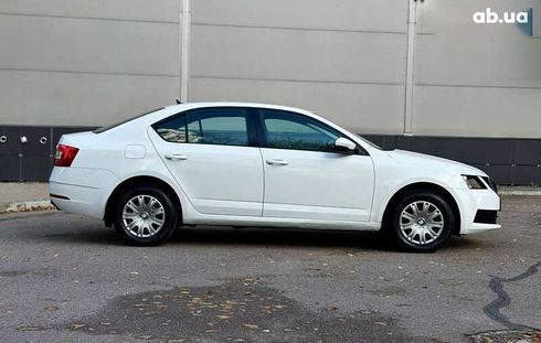 Skoda Octavia 2019 - фото 7