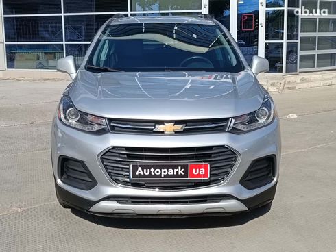 Chevrolet Trax 2019 серый - фото 2
