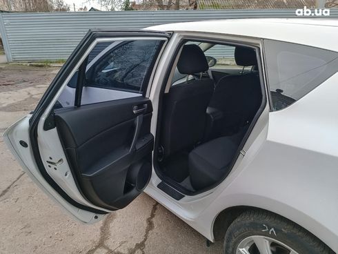 Mazda 3 2010 белый - фото 14